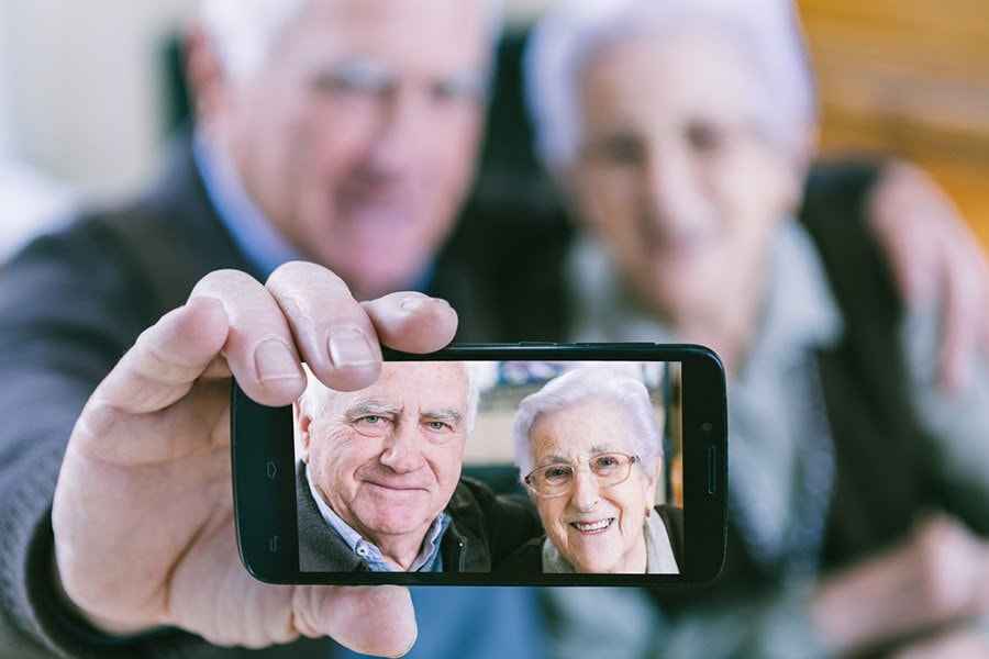 Ser que a tecnologia facilita ou dificulta a vida dos idosos?